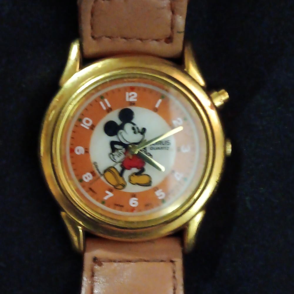 EUC VIN. 1990'S MICKEY MOUSE WATCH. LEAHER BRAIDED BAND